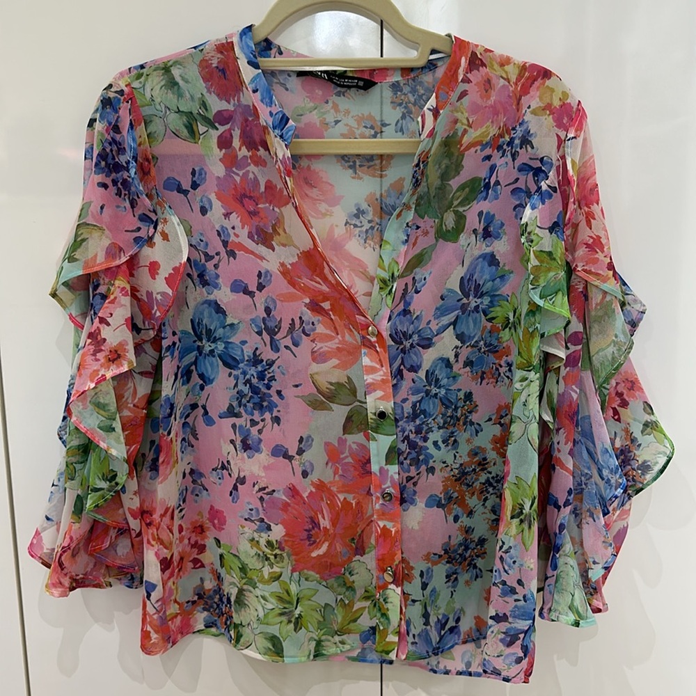 Zara‎ floral print ruffle sleeve blouse!  Size medium worn once